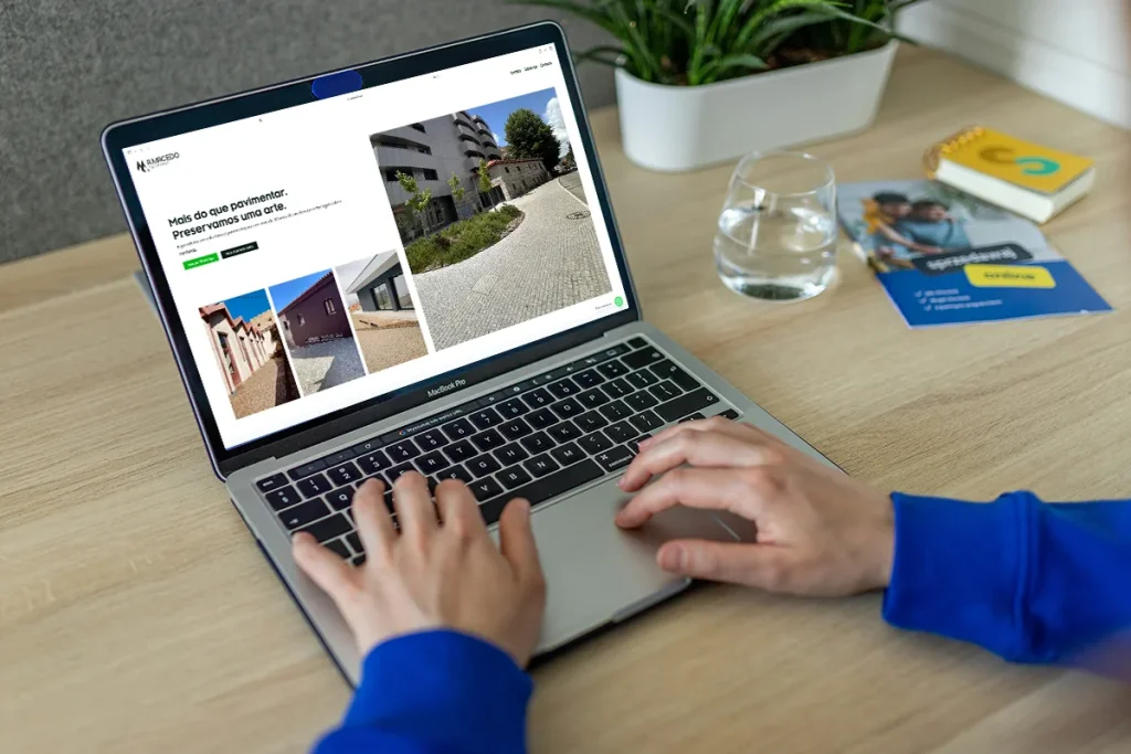 Criação de sites no Corvo